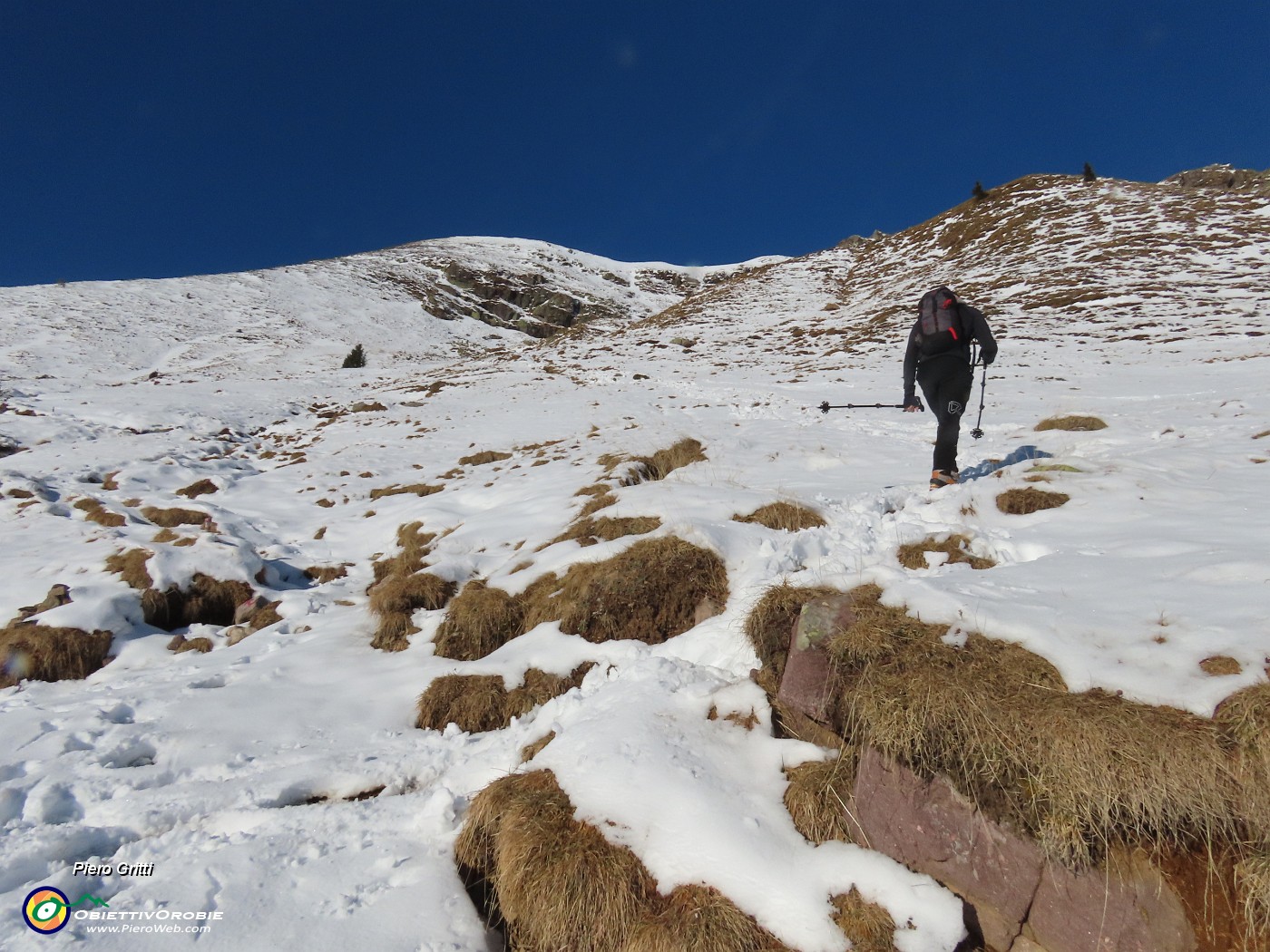 14 A questo punto il 109A diviene vero sentiero in decisa innevata salita.JPG